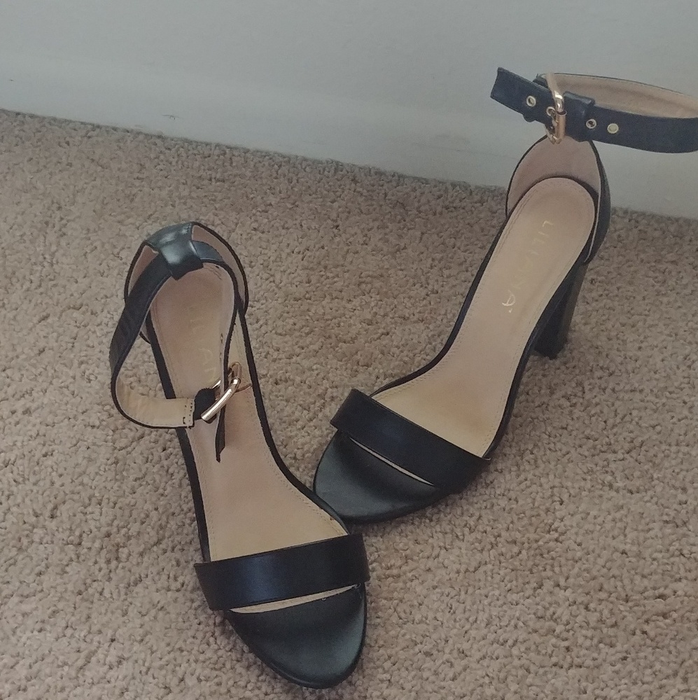 Ankle Strap Chunky Heels!!